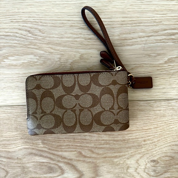 Coach zipper wallet/wristlet NWT - Picture 2 of 3